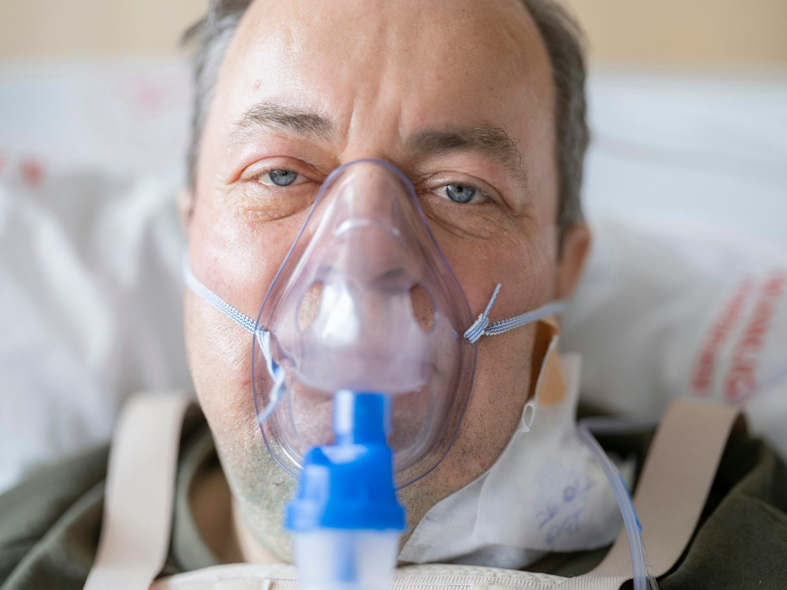 Older patient receiving respiratory support in a medical setting
