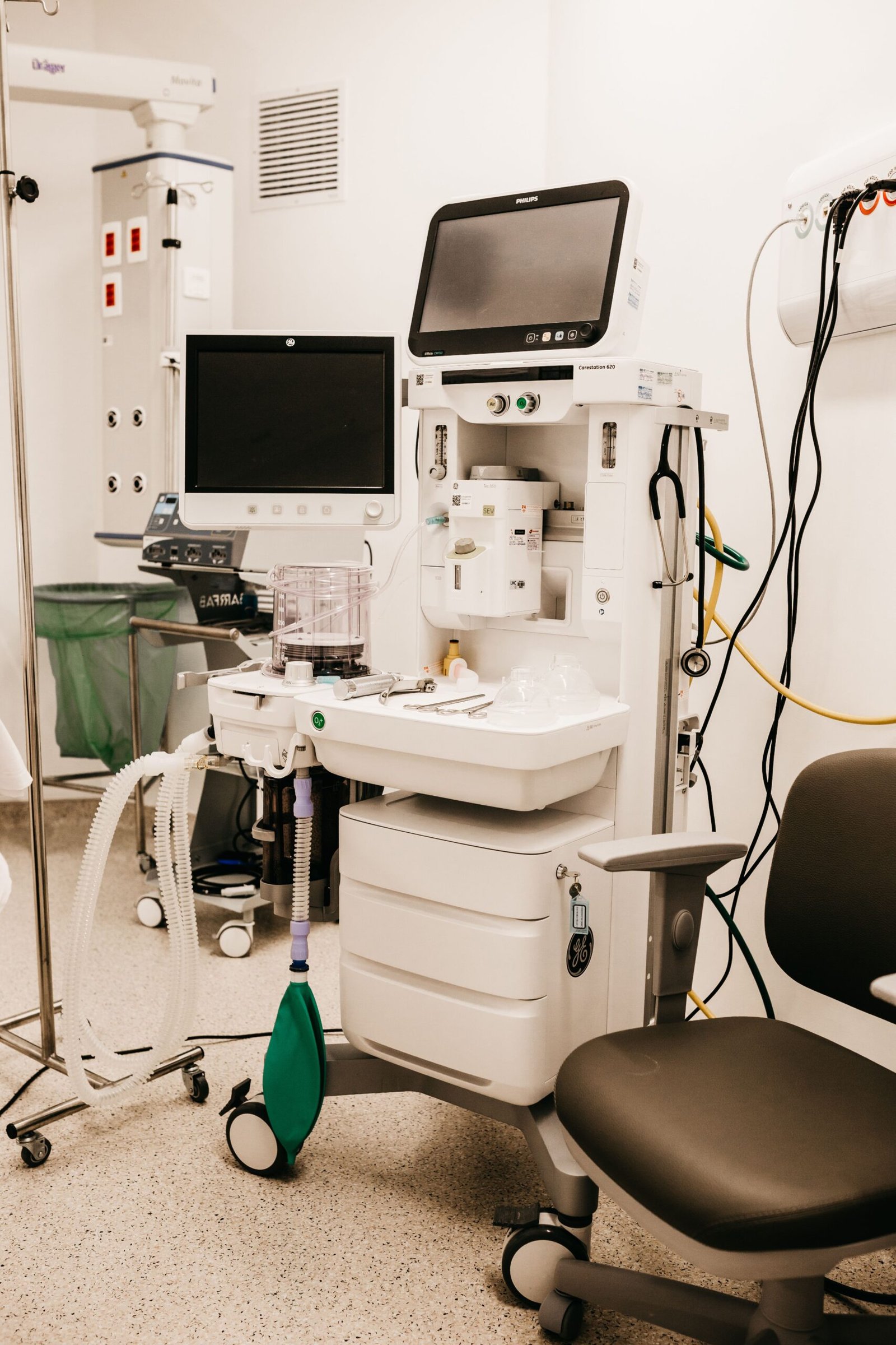 Ventilator and monitoring equipment in an empty hospital room